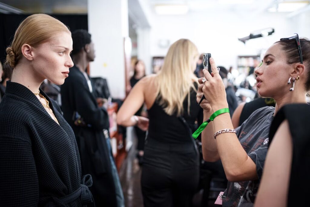 Paris Fashion Week AW26 Schedule: Off-White’s Return & Alaïa’s Final Pieter Mulier Show Paris Fashion Week AW26 Schedule: Off-White Returns & Alaïa’s Final Show