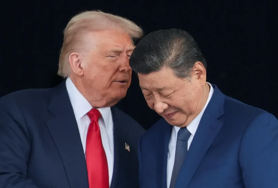 Donald trump and Xi Jinping having conversation