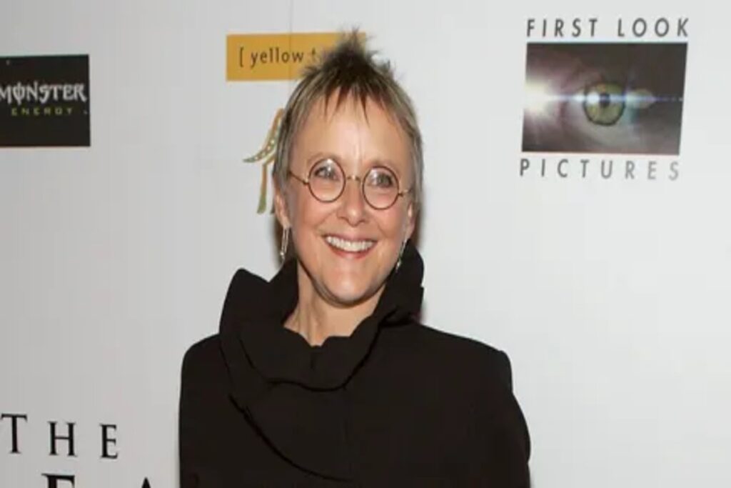 Screen Actress Mary Beth Hurt Dies at 79 Screen Actress Mary Beth Hurt in an event