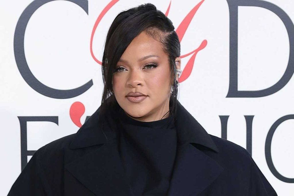 Suspect Arrested After Gunfire Reported in Rihanna’s Beverly Hills Mansion Gunfire Reported in Rihanna’s Beverly Hills Mansion