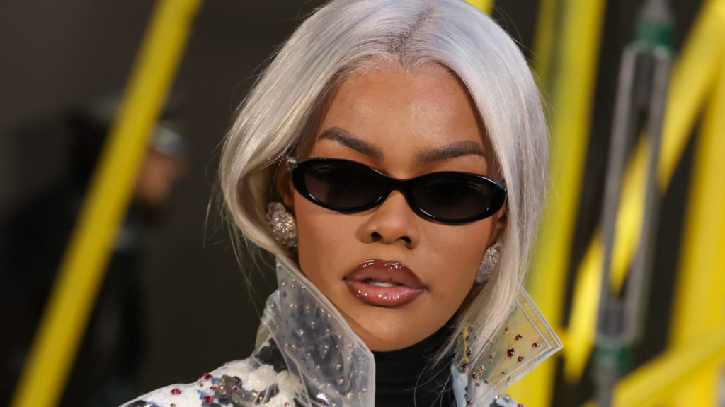 Teyana Taylor Debuts Silver Bob at Chanel Fall Ahead of Oscars Nomination Teyana Taylor at the paris fashion week