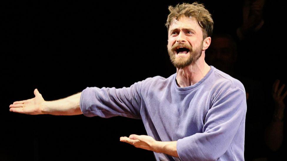 Daniel Radcliffe PERFORMING
