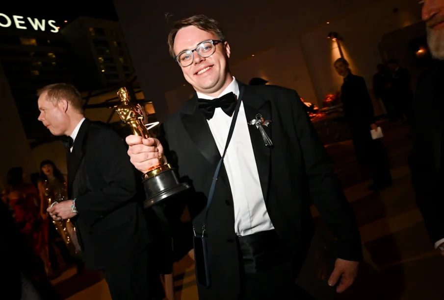Missing Oscar Found After Airline Returns Statuette to Filmmaker