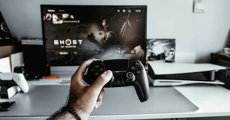 PlayStation to Phase Out Physical Game Discs as Digital-Only Future Begins in 2028 PlayStation console displayed alongside game cases, representing Sony's planned transition from physical game discs to digital only gaming starting in 2028.